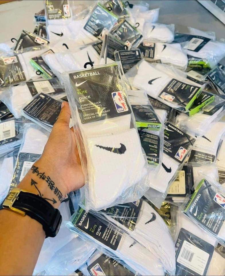 Catalogo360's tweet photo. Nike Elite Crew Socks now available!!! 

BREATHABILITY helps keep key parts of your feet cool. BUFFERING FUNCTIONS helps to reduce impact.The SUPPORT SYSTEM encloses the arch of the foot.

56% POLYESTER, FIBER 25%, NYLON 15%, COTTON, 4% HELIUM V.

#LegitSeller #OnlineBusiness https://t.co/Z52tUbpeJb