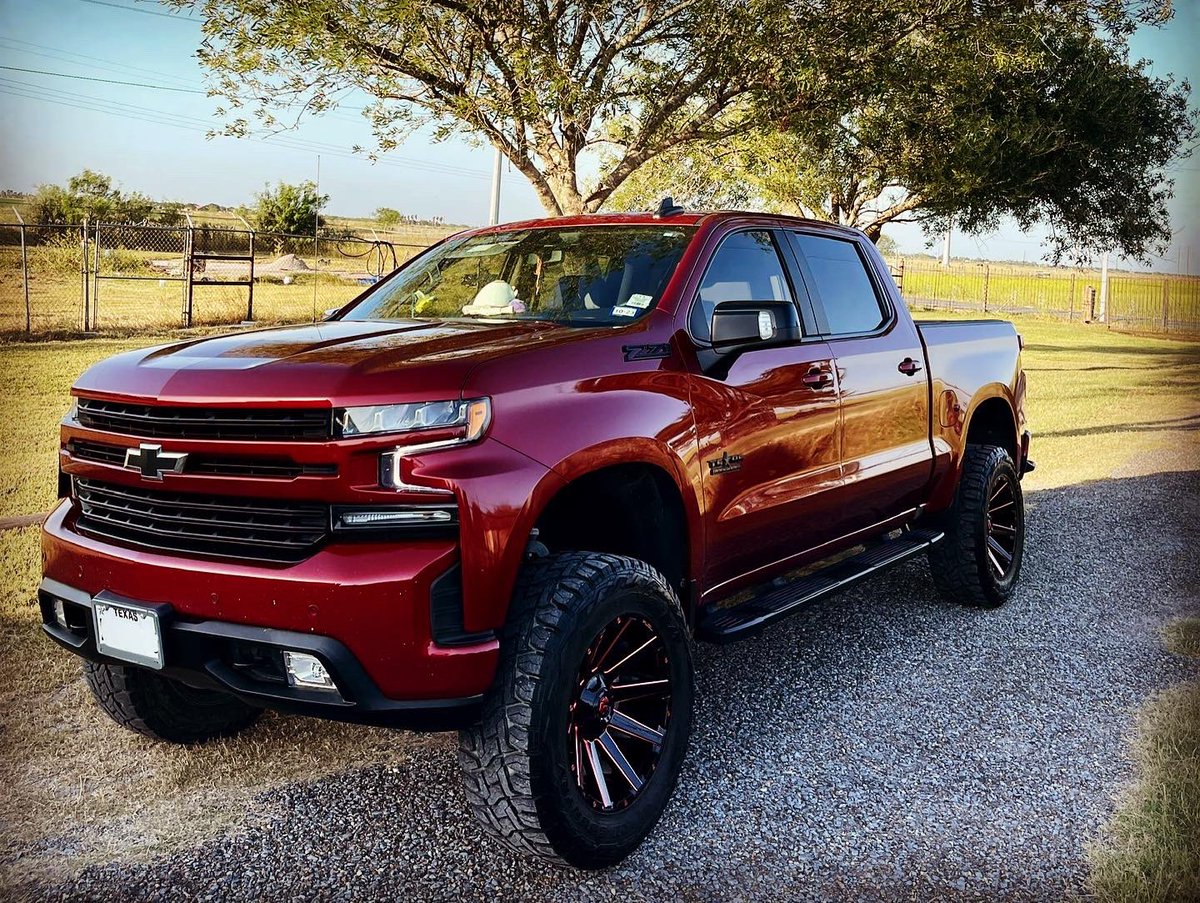 truck appreciation post
❤️‍🔥🖤❤️‍🔥🖤❤️‍🔥

#chevysilverado #silverado1500 #chevyrst
#sunburntsilverado #lifted #liftedtrucks #trucksofinstagram #4x4 #rgvtrucks #southtexas #stancenation #procompusa #fuelwheels #provenground