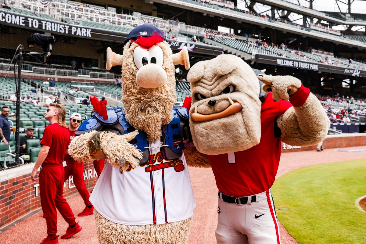 .@Braves 🤝 Dawgs 

#VoteBraves: MLB.com/vote