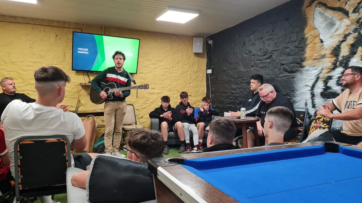 Thank you @Waggy_75 @Music_LostCause for visiting The Ambush this evening for the Mental Health Team Talk with Steve Lloyd, @si_rees and fellow Youth Coaches and players from both clubs. Massive respect to Martyn & Craig for opening up to us all. 👊🏻 @YnysHwb @trefelinbgc