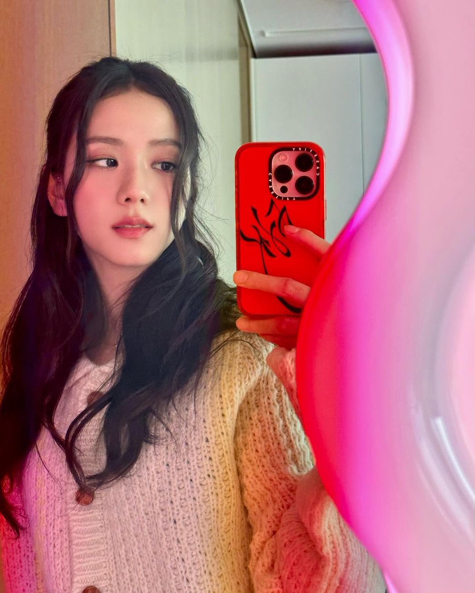 a jisoo x casetify collab needs to happen asap