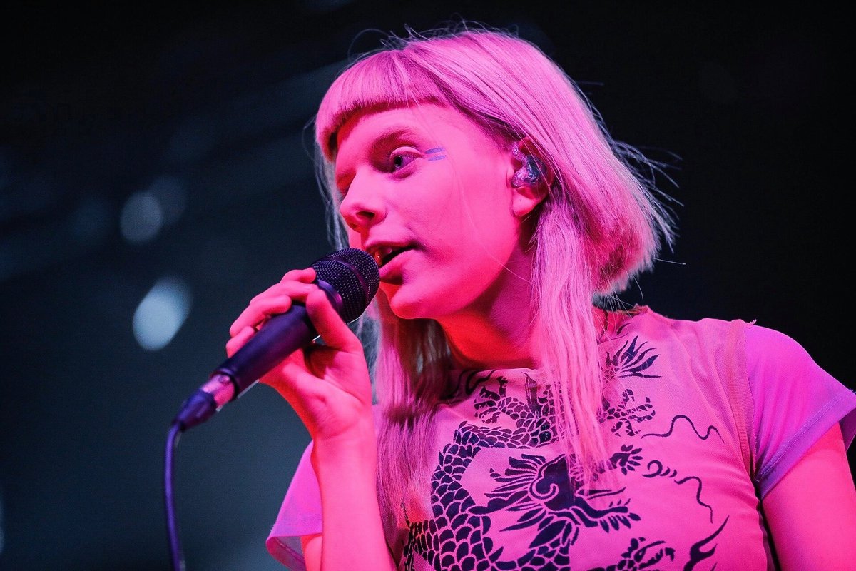 hourly AURORA pics on Twitter