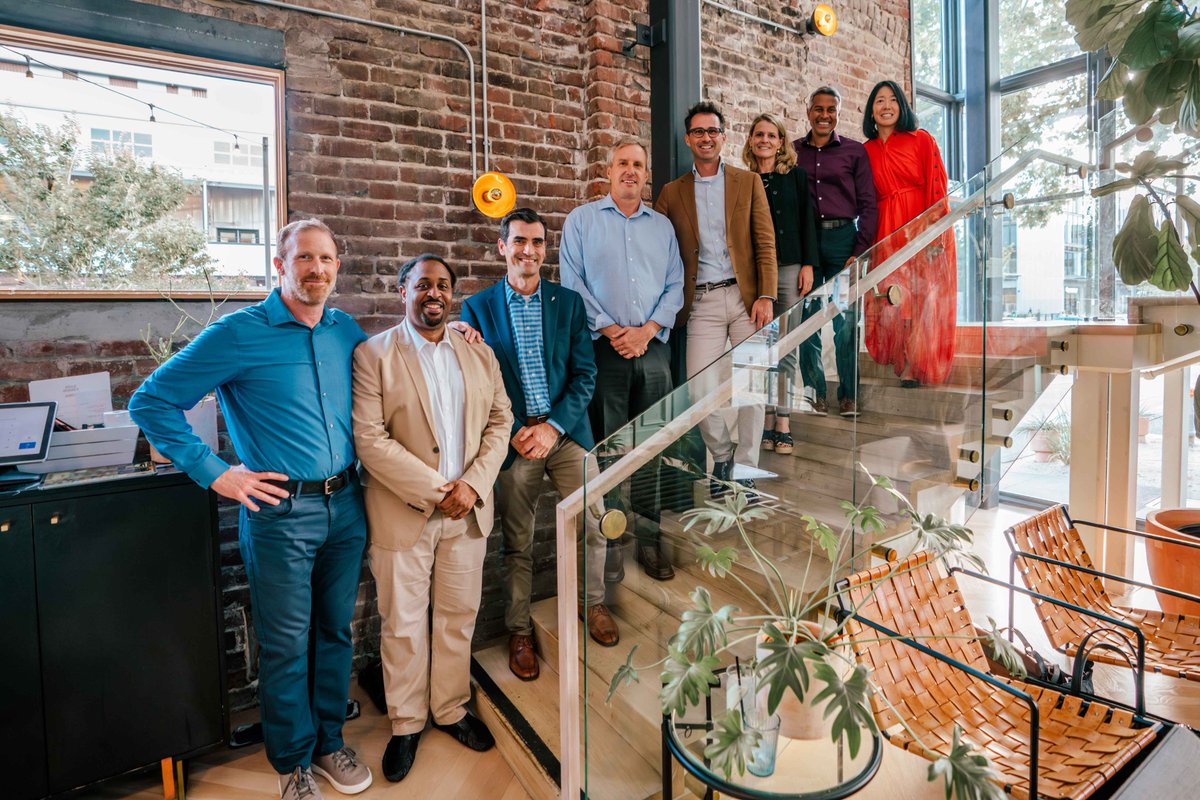 LetsVeloz's tweet photo. Purposeful and strategic convening is a key element of our success, and last week during #EVS36 we invited some of the best and brightest minds in the EV Industry for a night with our board. A huge thank you to our leadership team, members, and VIPS for making the night special! https://t.co/Tr4HILqKJw