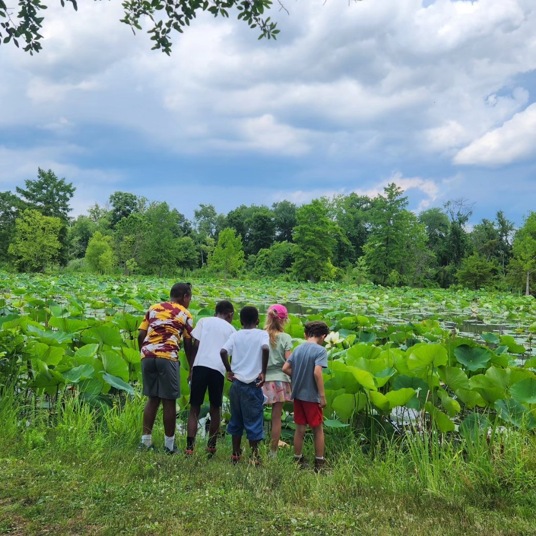 UrbanAdvSquad's tweet image. #SquadMembers practiced community science w/ a bird count today as we walked around @KenAqGardens &amp;amp; hiked the River Trail. We observed red-shouldered hawks, cardinals, blue jays, &amp;amp; red-winged blackbirds &amp;amp; learned to ID their calls. 

#JuniorRangerAdventureSquad 
#CityAsAClassroom