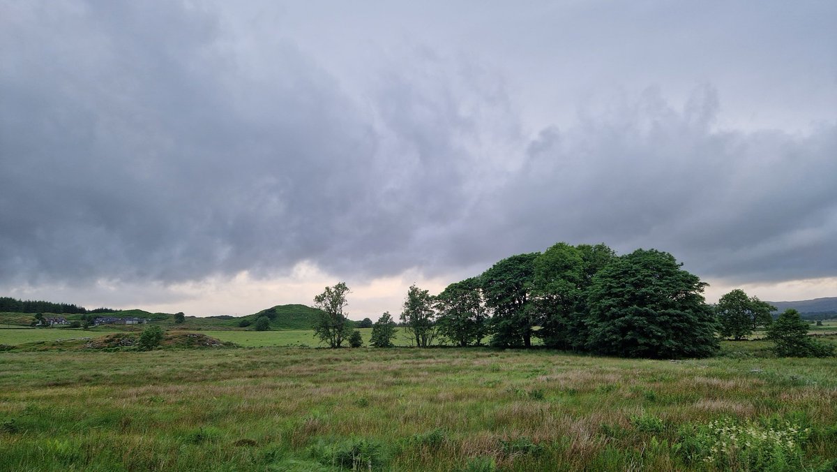 EileanIdhe's tweet photo. Off island tonight as I need to take care of some stuff in Oban with the motorhome. Topped up with LPG in Lochgilphead. This part of #Argyll has many bits I have wanted to explore including Kilmartin [but not this time!]. Big skies &amp; contrasting clouds #nature #godinallthings https://t.co/iHD0DhlNlE
