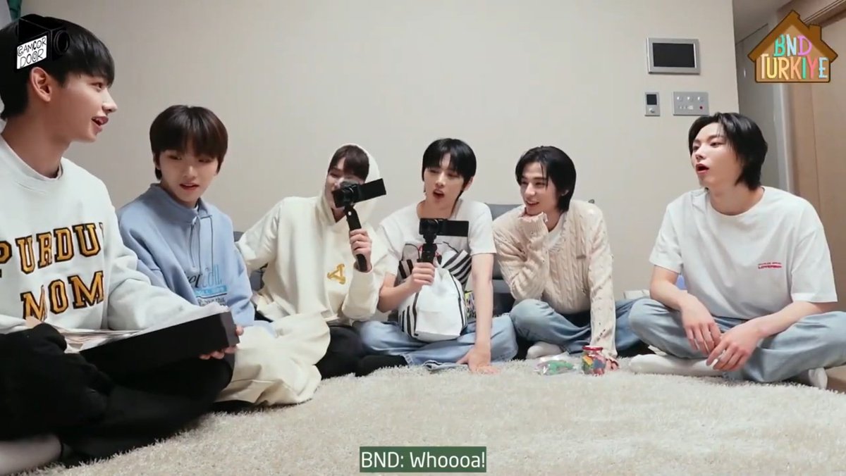 trboynextdoor's tweet photo. [CEVIRI] CAMCORDOOR Henüz piyasaya yeni çıktık bu yüzden parti vermeliyiz 🎂 #Debutlog (2)

Çeviri: Lody, Butterfly, Petrichor, Kuromin, Choco
Zamanlama: Petrichor, İzzy, Butterfly 
Düzenleme: Petrichor
🔗https://t.co/1dRmBKvyI1

#bndtrceviri #BOYNEXTDOOR #보이넥스트도어 https://t.co/HGIYkxxZmF