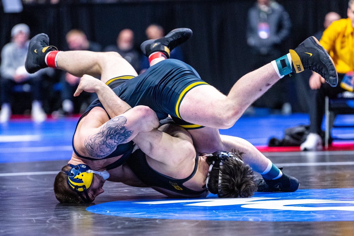 Three Wolverines earned Big Ten Distinguished Scholar honors, earning GPAs of 3.7 or higher for the 2022-23 academic year. Congrats to <a href="/FinesilverMatt/">Matt Finesilver</a>, <a href="/Parris58/">Mason Parris</a> and Zack Mattin, who posted a perfect 4.0. 👏🧠 

» myumi.ch/p7JdQ | #GoBlue