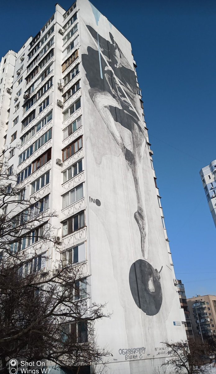 ChroniclesKiev's tweet photo. A #Kyiv nel 2014 partì un progetto internazionale che con l'arte voleva aumentare la consapevolezza del pubblico sul problema della guerra, dell'aggressione e della violenza.
Kyiv è piena di questi #murales, tipica iniziativa di un regime #NAZISTA 卍...
#Darnytskyi
2/2 https://t.co/xzpjtoKTz4