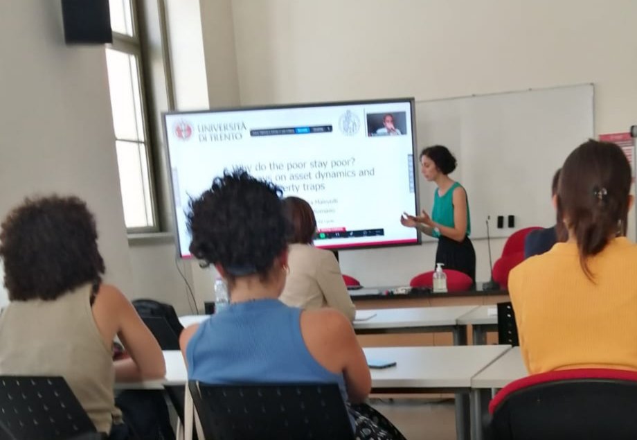 GiuliaZeit's tweet image. Last week I successfully defended my #PhD thesis with @UniTrento &amp;amp; @UNI_FIRENZE on asset dynamics and #povertytraps. Thanks to my supervisor and the wonderful people I met during this journey #development