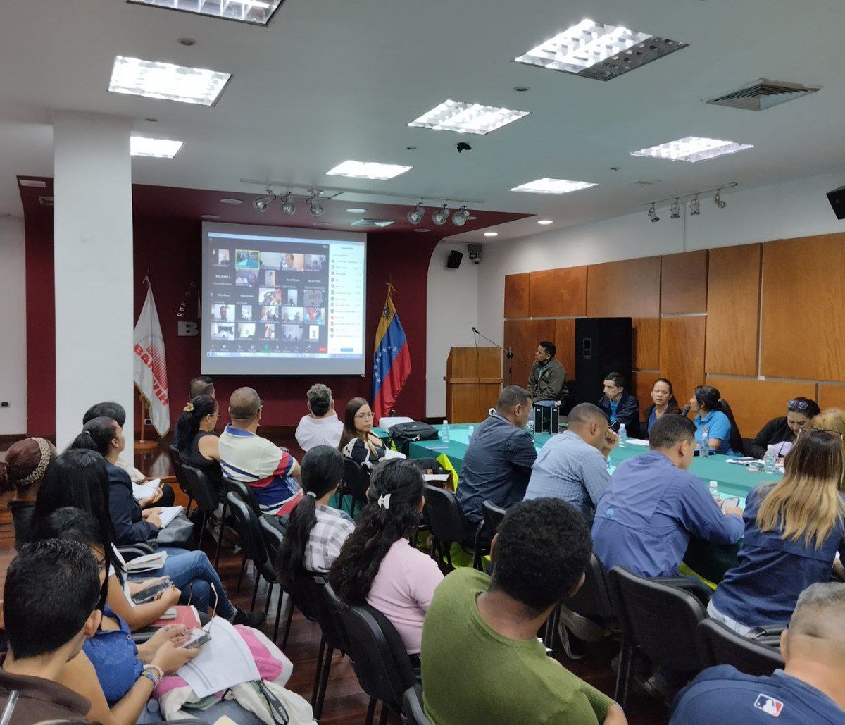 Banavihaldia's tweet photo. #BanavihInforma🗞️||Este #27DeJun, 𝐋𝐚 𝐯𝐢𝐜𝐞𝐩𝐫𝐞𝐬𝐢𝐝𝐞𝐧𝐭𝐚 𝐞𝐣𝐞𝐜𝐮𝐭𝐢𝐯𝐚 𝐝𝐞 𝐁𝐚𝐧𝐚𝐯𝐢𝐡, María Yorley Luna, presidió en la Plenaria con Entes Ejecutores en pro de fortalecer los recursos para los planes de viviendas. https://t.co/dfjiIlPktO
