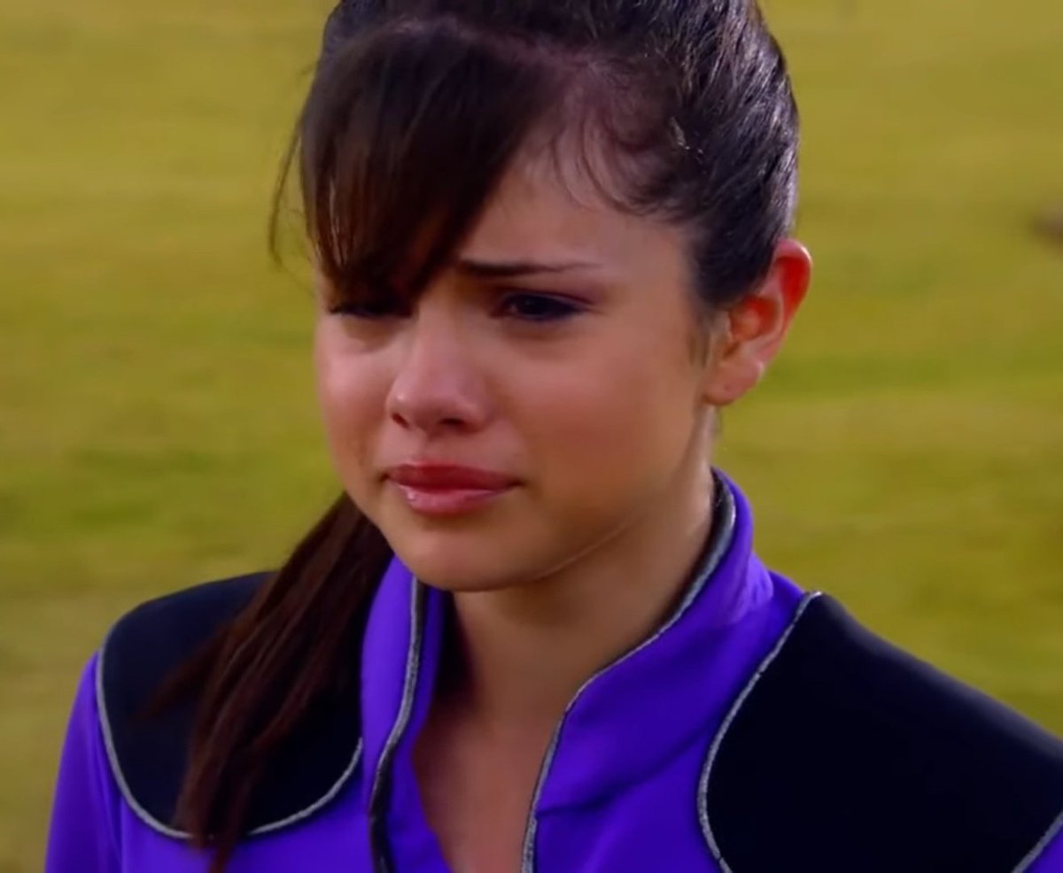 SELENAS4ME's tweet photo. soy alex soy tu hermanita / yo viendo la peli de los hechiceros por milésima vez https://t.co/5IcHMyWyZR