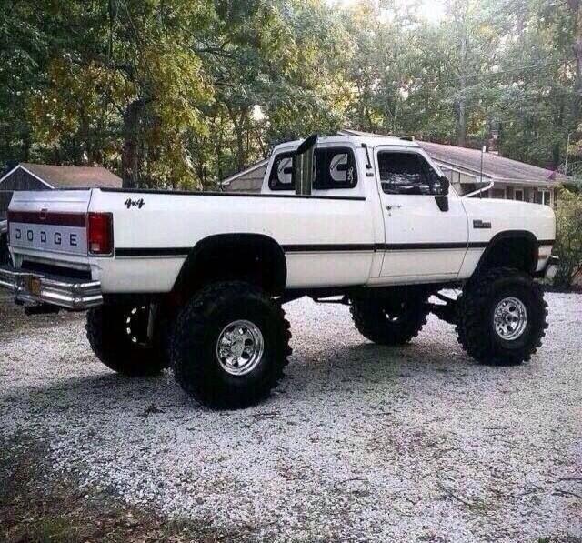 #TruckTuesday!! 🖤🔥💀 Cummins !