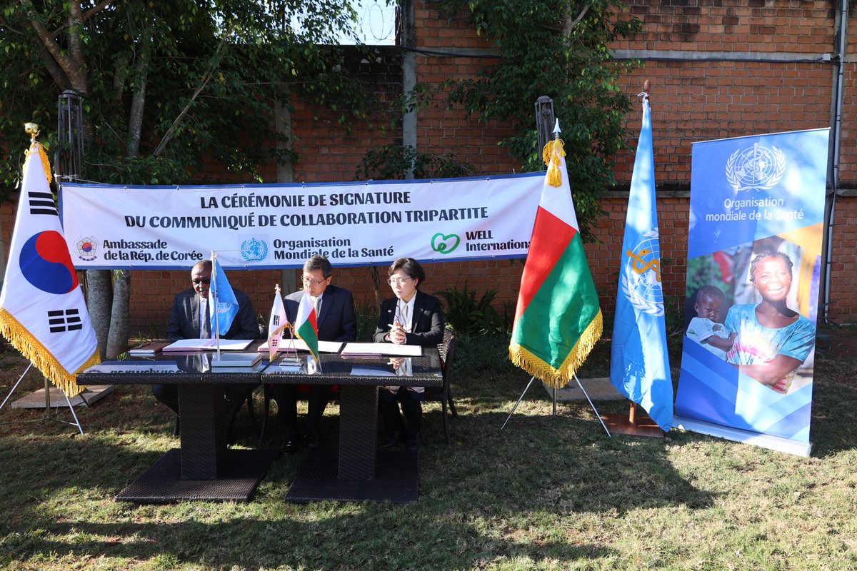 ✅️ L'Ambassade de la République de Corée à🇲🇬, #WELLInternational &amp; <a href="/OMSMadagascar/">OMS Madagascar</a> signent une déclaration de coopération pour le renforcement du système de santé &amp; la promotion de la santé &amp;du bien-être à🇲🇬 pour une santé pour tous.
👇afro.who.int/fr/countries/m…

#LeaveNoOneBehind