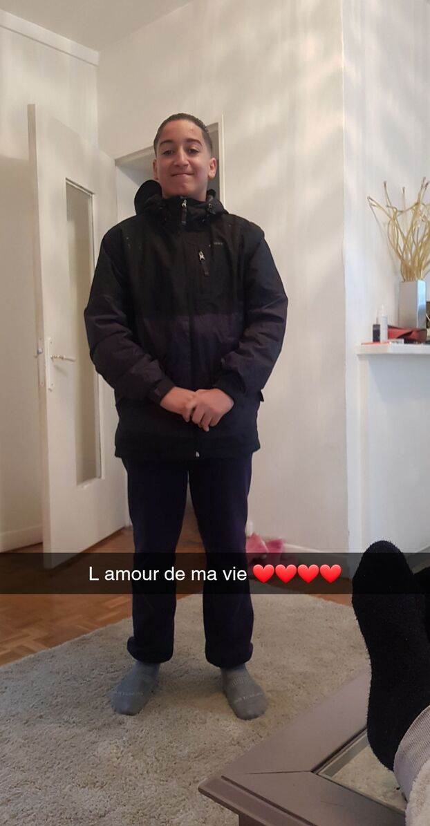 Miquel_R's tweet photo. La policía mata a un joven de 17 años disparándole a quemarropa en un control en Nanterre. La publicación del video ha desatado una ola de protestas. Se llamaba Nahel M. https://t.co/EpjshMKaik