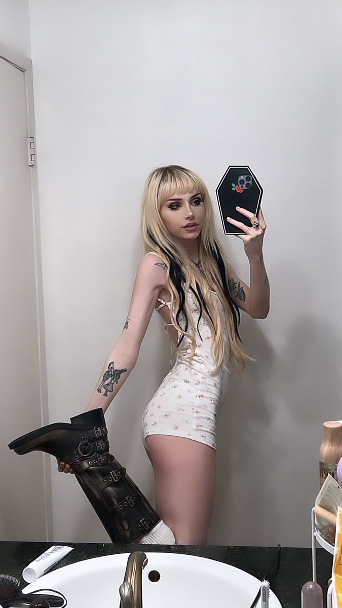 Kirsten Kaye On Twitter do U Like My New Boots kirsten-kaye-on-twitter-do-u-like-my-new-boots