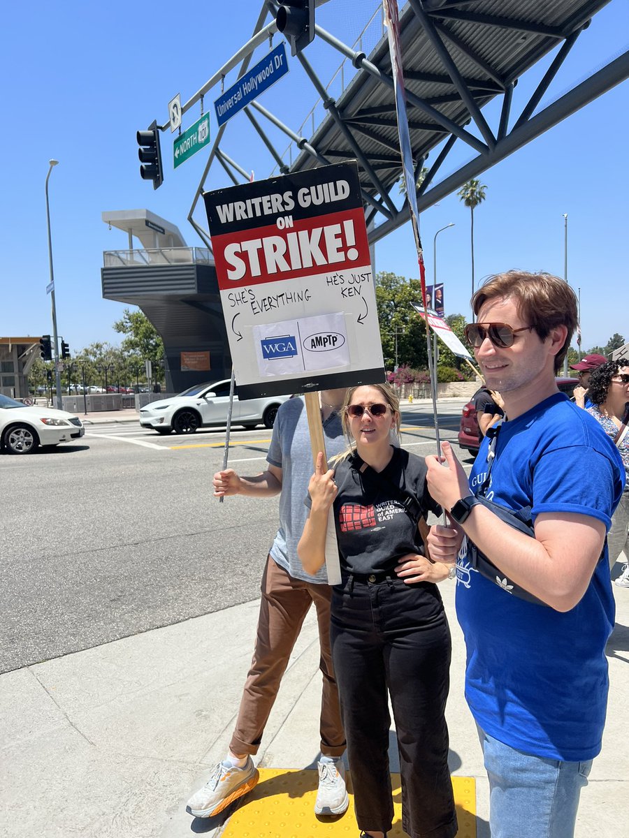 Parcast Union tweet media