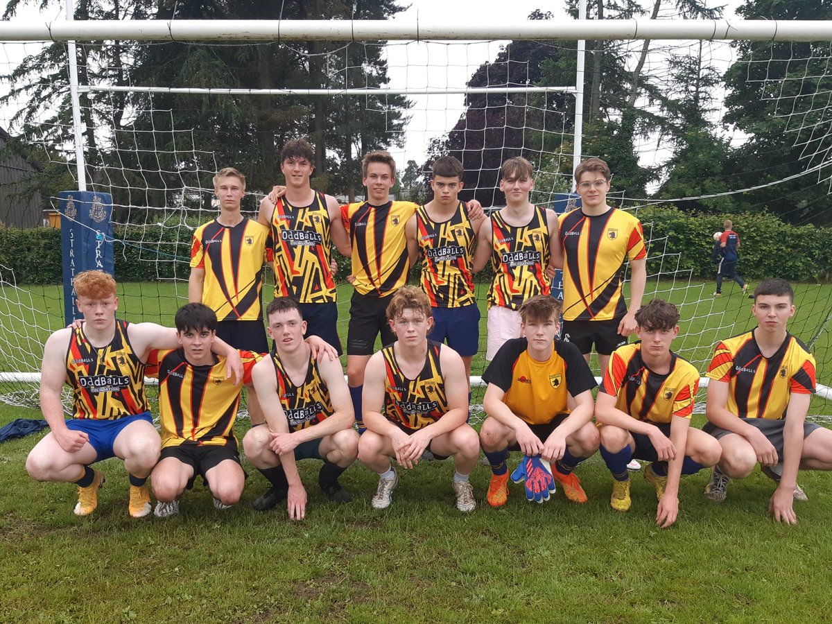 djbecosse's tweet image. Play for the School, die for the House! Exciting matches as the @StrathallanSchl @strath_sport Senior Inter-House Football had it all #StrathCommunity #Fraternity #PlayAndGrow #Respect #FriendsForLife Congtats Ruthven 💙, so close for Freeland 💛 @BSAboarding #iloveboarding ⚽️🏴󠁧󠁢󠁳󠁣󠁴󠁿