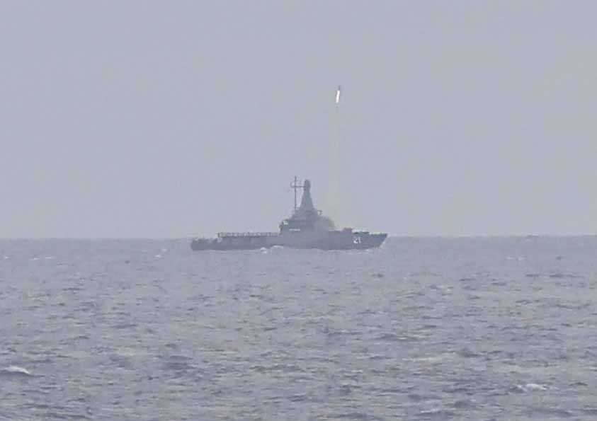 🇺🇸–🇸🇬

#USSShiloh and 🇸🇬 Navy launch missiles during a #PacificGriffin weapons exercise in the #PhilippineSea.

#PacificGriffin strengthens 🇺🇸–🇸🇬 interoperability & maritime proficiency to support #FriendsPartnersAllies in the #FreeAndOpenIndoPacific.

📸: MC1 Deanna C. Gonzales