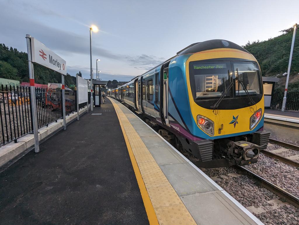 The new Morley.... Nicely titled 'Prestbury' according to the information screens 😬😬😬. *DKS is off* #Twitterguard #Morley #TPT #Railwayfamily #Conductor #Class185