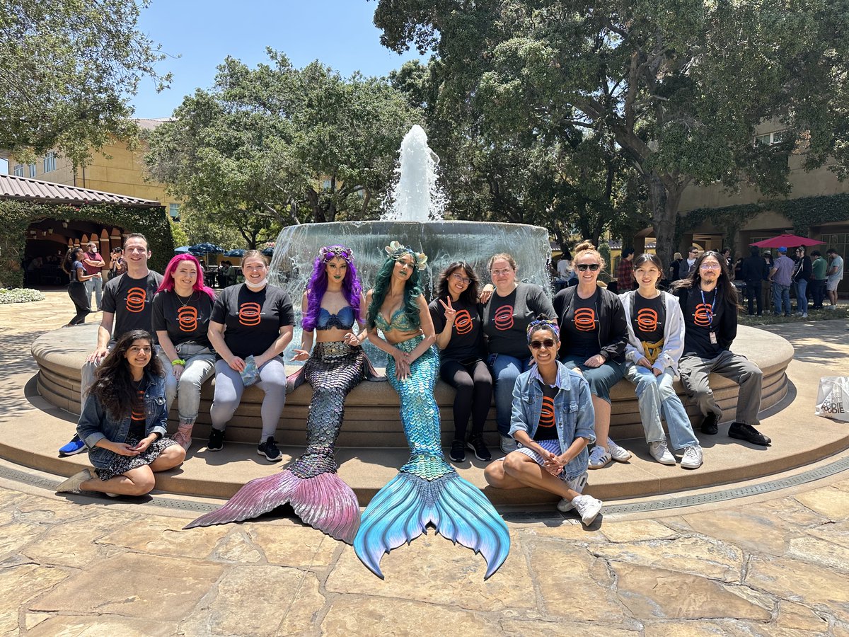 animationguild's tweet photo. Show your #union solidarity and join us for #TAGTuesday! Enlist your colleagues and post pictures like these #AnimationGuild members at DreamWorks! Don't forget to tag @animationguild!

#WeAre839 #WePowerAnimation https://t.co/kUT4x2YW3Q