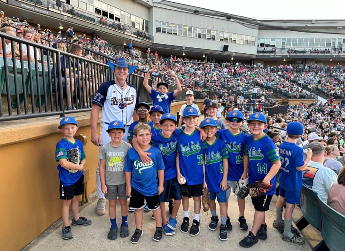 JMCSSAthletics (@jmcssa) on Twitter photo ā¾South Side High School
The Yard Goats supporting the Rockabillys and former SSHS player Tyler Smith. Pictured with Tyler are Coach Watt and son, Ace Wyatt.
We are so proud of Tyler!
<a href="/SSHSHawks/">South Side High School</a>
#winning ā¾South Side High School
The Yard Goats supporting the Rockabillys and former SSHS player Tyler Smith. Pictured with Tyler are Coach Watt and son, Ace Wyatt.
We are so proud of Tyler!
<a href="/SSHSHawks/">South Side High School</a>
#winning