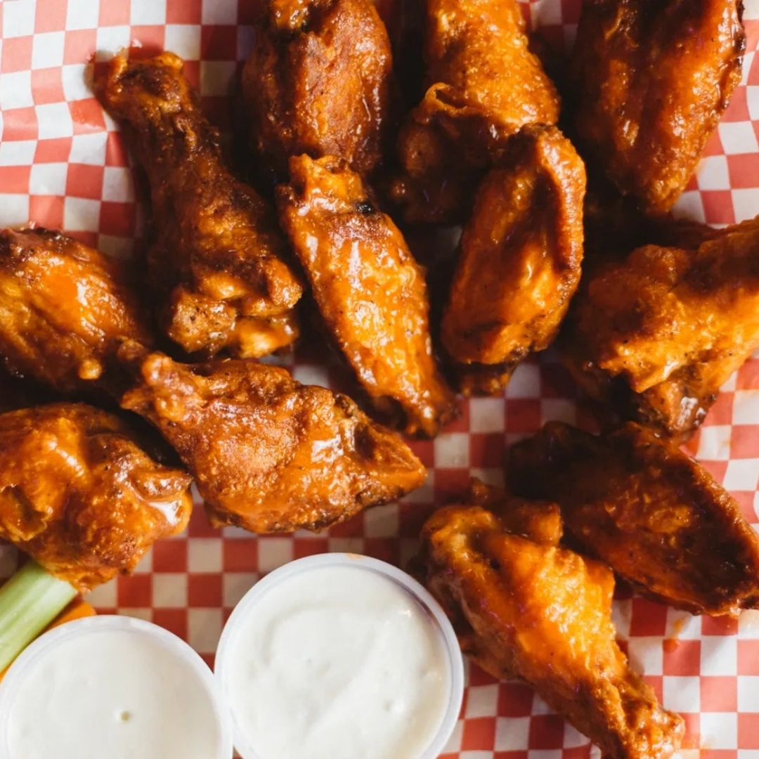 BrownJugChelsea's tweet photo. Satisfying your wing craving is easy here at #TheBrownJug. 😋 https://t.co/m9MQWJ9xJc