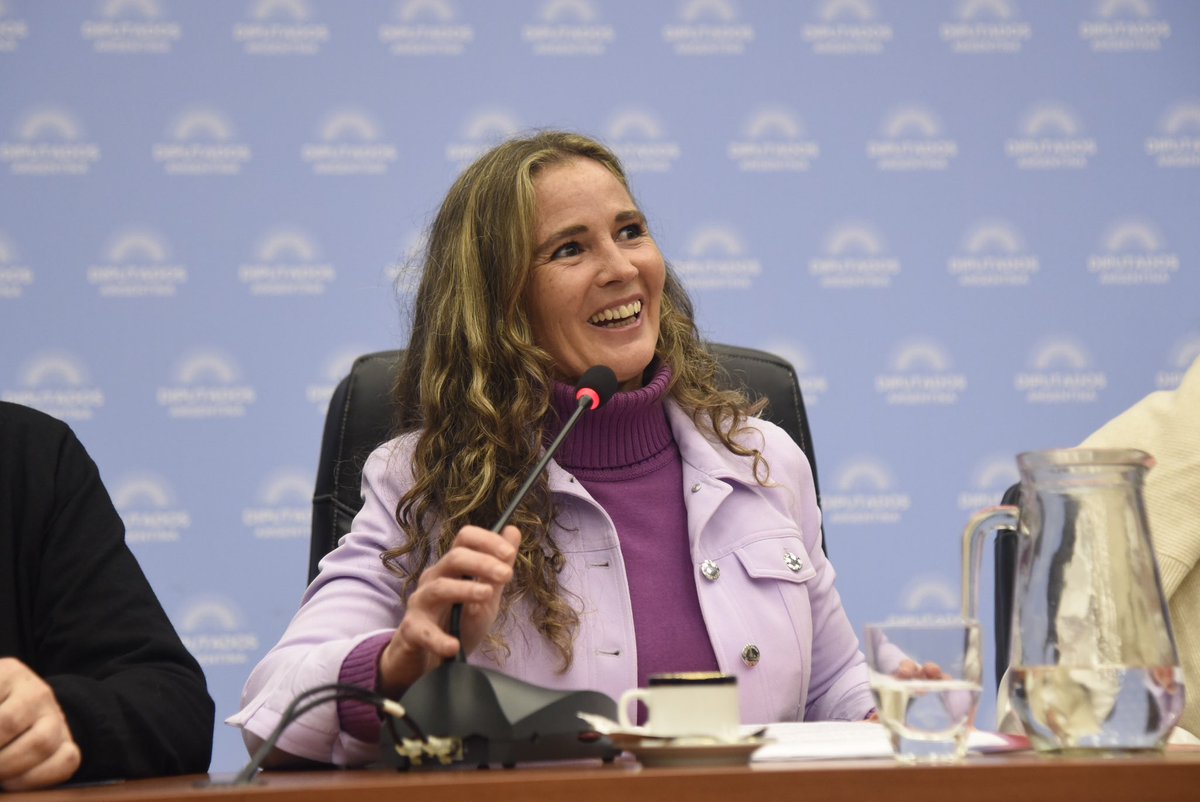 Ayer nos encontramos con colegas, familias y organizaciones con un objetivo: eliminar barreras y fortalecer derechos.

Por eso, proponemos pasar del Certificado Único de
Discapacidad (CUD) al Certificado Único de Acceso a Apoyos (CUDAA). 🧵⤵️