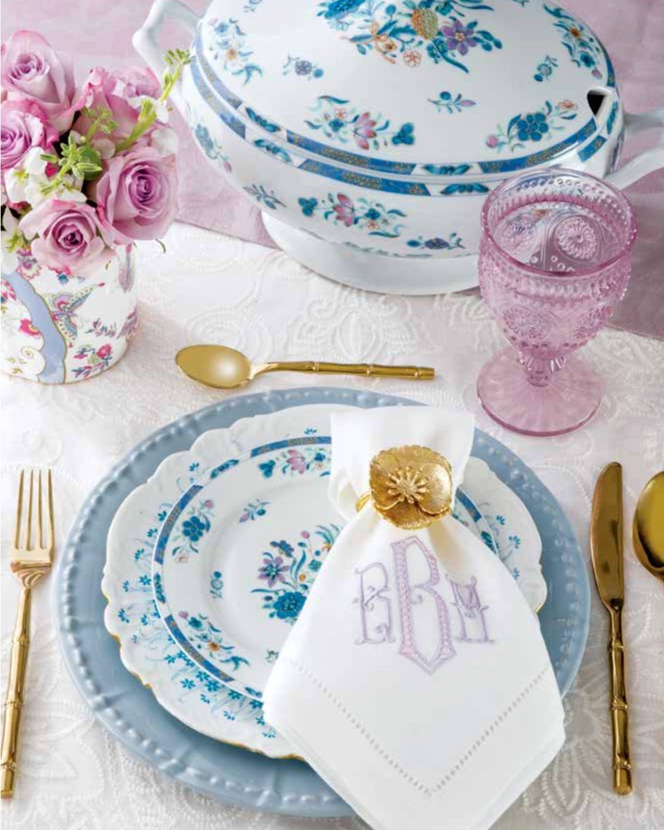 SouthernLadyMag's tweet photo. Delicate touches of lavender and a monogrammed napkin bestow a feminine air on timeless blue-and-white china. Discover an array of alluring place settings in our Tabletop Style special issue, available at https://t.co/EkwCWEVrZV.

#southernladymag #tabletopstyle #placesettings https://t.co/wWmIUhn54C