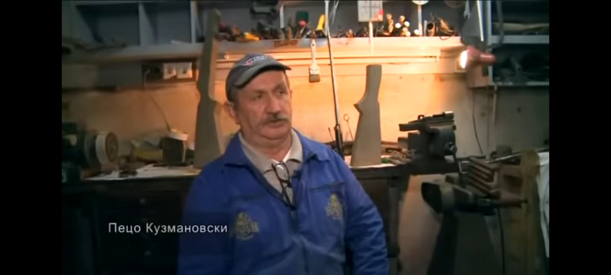 Денес во Крушево е уапсен  Пеце пушкарот - еден од последните занаетчии што се занимава со овој занает во Македонија.
Јас па помислив дека ќе влезат во Кондово, Арачиново, Липково, Зајас...
На душа ќе го носите човеков бе изроди бедни, зарем овој човек личи на криминалец!?