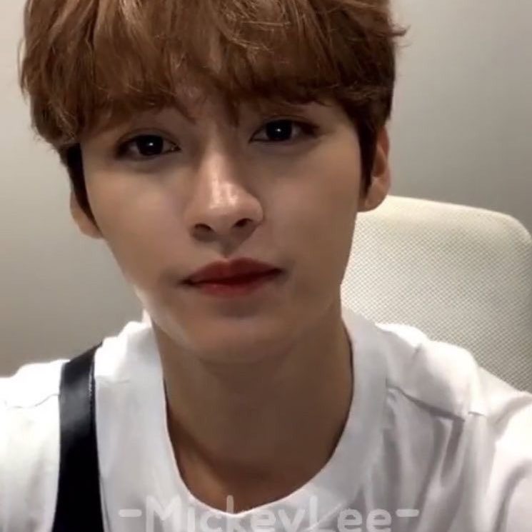 lee know’s boba eyes, a thread <3

#LEEKNOW #리노