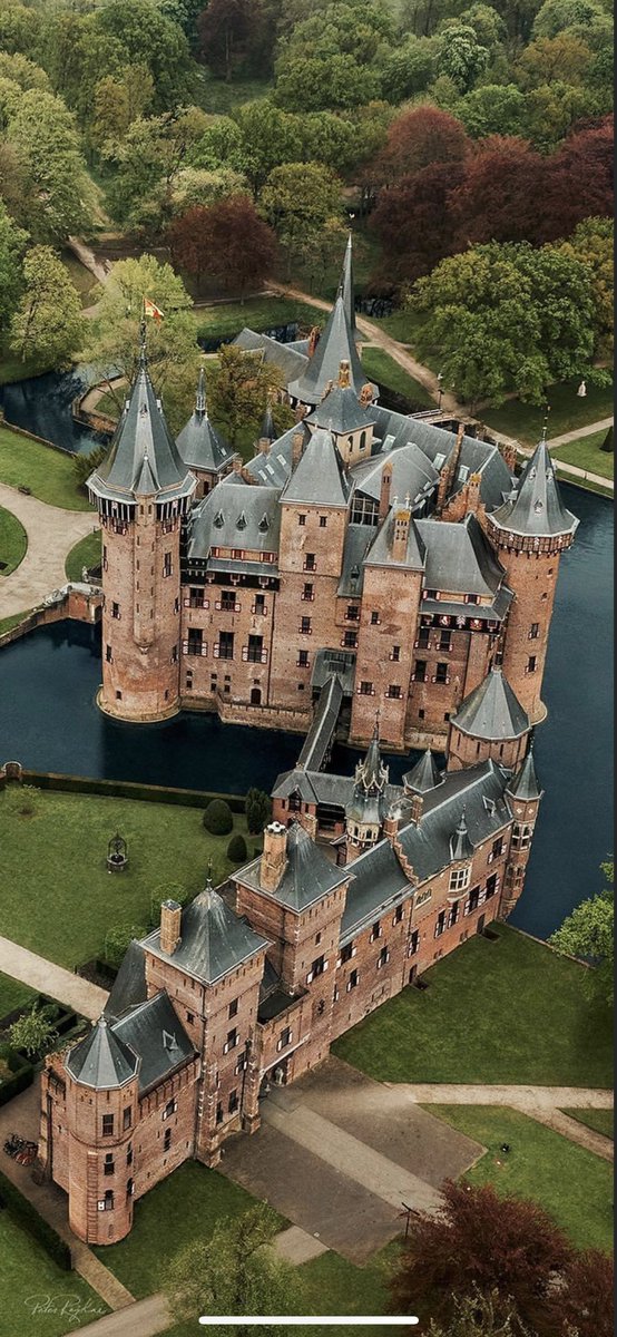 john_velde's tweet photo. Castle The Haar Netherlands 🇳🇱 https://t.co/AwO187LqPV