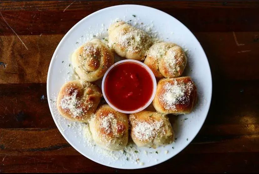 Simplicity makes the world go round. 😍 

#foodie #foodstagram #raleighnc #instagood #nc #919 #carync #hollyspringsnc #apexnc #wakeforestnc #carypizza