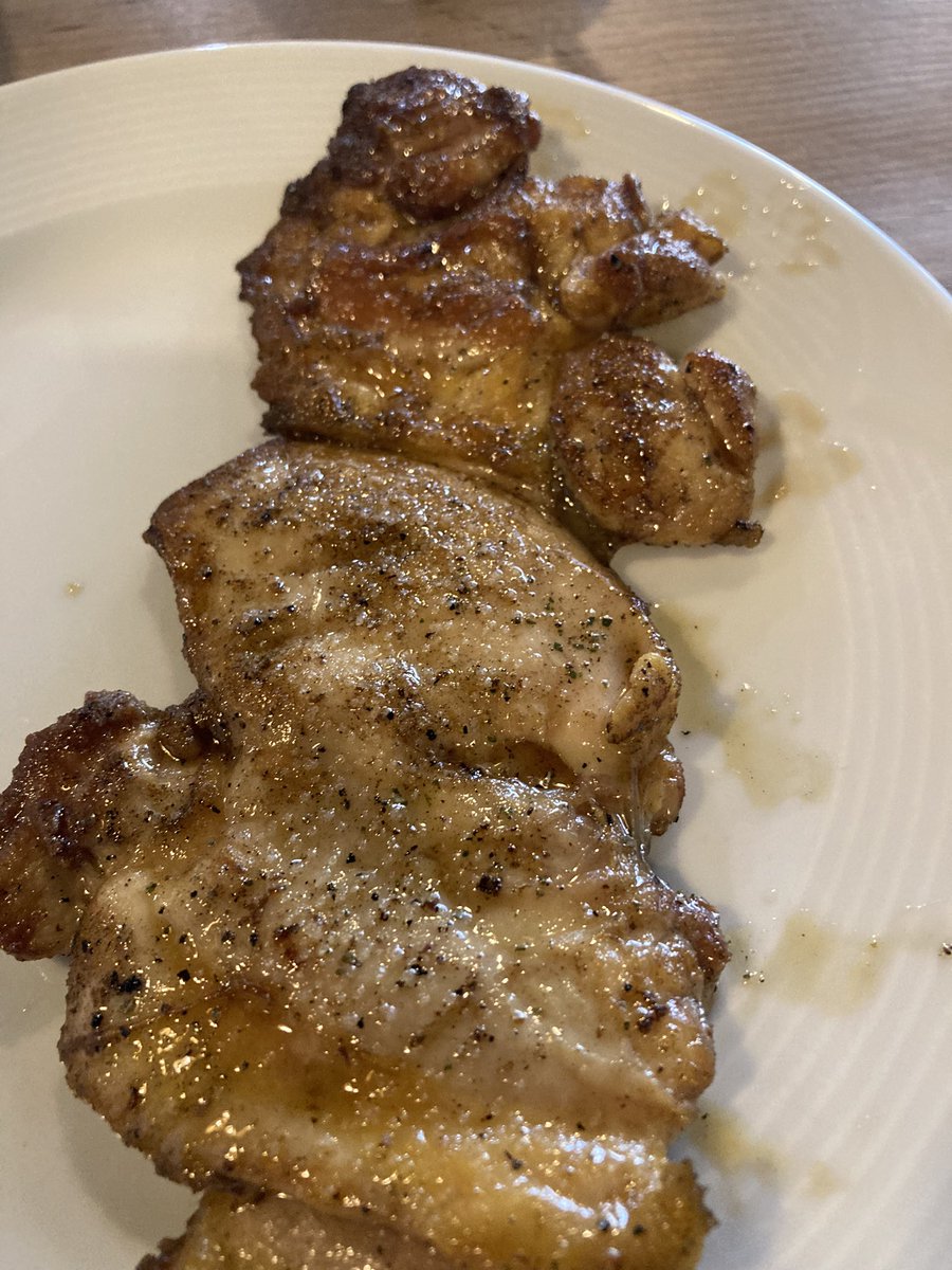 CDMXGringo's tweet photo. If you’re a proud member of the Frugal Freddy Fraternity & a PHD recipient from Tubby McTits University, I STRONGLY recommend the all new Fonda Urbana (name change coming soon)
Delicious #ComidaCorrida, but w/ a #BUFFET of salad/rice/pasta, all for $80!!
https://t.co/bP4YVJvzDe https://t.co/gqWQIJJyOf