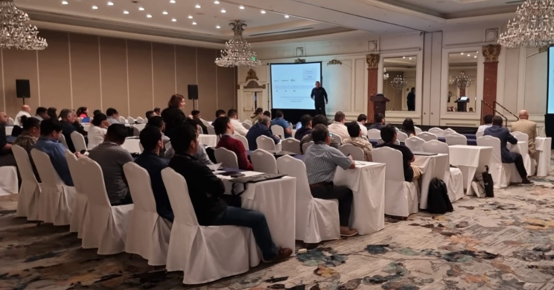ManageEngineLA's tweet photo. Hoy estuvimos en nuestro #ITCON en Ciudad de Guatemala 🇬🇹💻🤝 Todo un día lleno de #TI de la mano de nuestros mejores expertos, Diego Montenegro y Diego Diaz. ¡Fue un placer compartir con ustedes todo sobre nuestras soluciones! Nos vemos en la próxima edición. 😉🙌🔥 https://t.co/AgWIm6vQRv