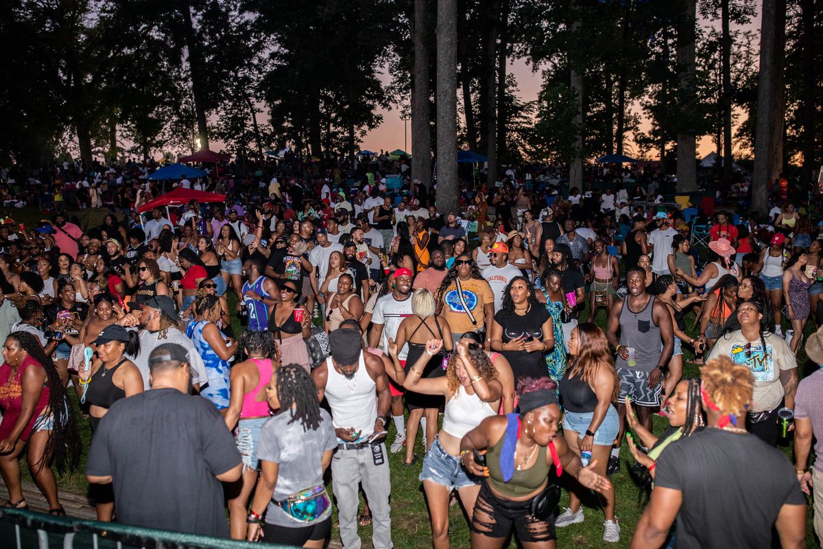 TheBAFC's tweet photo. 5 DAYS AWAY FROM THE BIGGEST ONE YET!

The Biggest Cookout Ever
Sunday, July 2nd 2023
Live from Merriweather Park
Columbia MD

Tickets available in our bio.
See you this Sunday!

#DMVEvents #DMVCookout #DMVFoodie #DMVSummer
#DEvents #Thebiggestcookoutever #TBCE #CookoutSeason
#TheBAFC