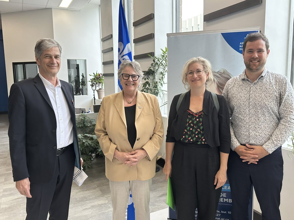 À son invitation, @natguay @GeoffroyBoucher et François Fournier ont rencontré aujourd’hui la ministre @rouleauchantal pour parler des défis de la pauvreté au Québec et des solutions à la portée du gouvernement. Une rencontre très intéressante pour notre équipe! #polqc