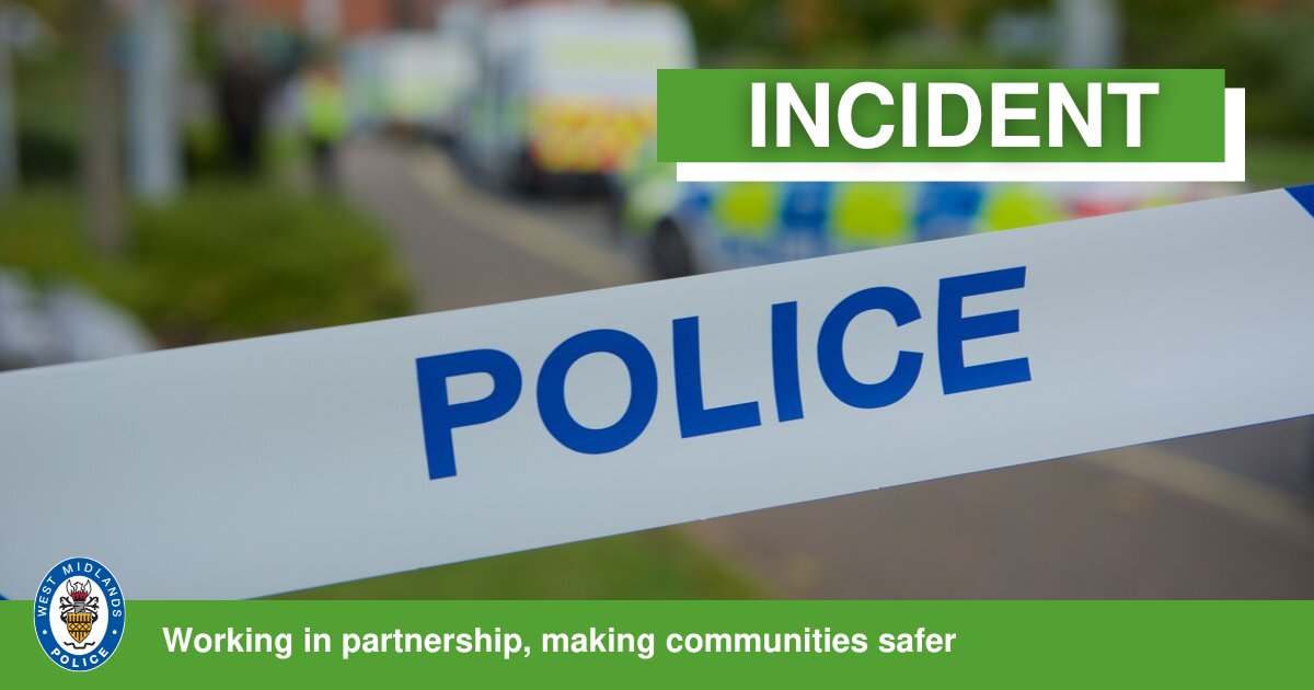 #INVESTIGATION | We've closed part of the Stratford Road in #Sparkhill #Birmingham after were called to a report of a disorder shortly after 8pm. The Stratford Road is currently closed near to Hillfield Road after two men were taken to hospital with stab injuries.
