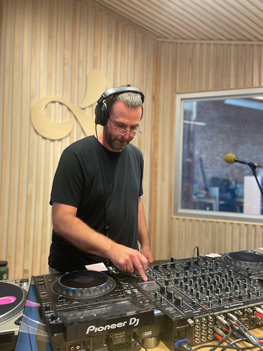 Summer kick off. Nothing but warm new sounds on our latest show <a href="/dublab/">dublab</a> via <a href="/BtsOfAllNations/">Beats of All-Nations</a>  with <a href="/djgabereal/">DJ Gabe Real</a> and myself 📻 

mixcloud.com/BeatsofAllNati…