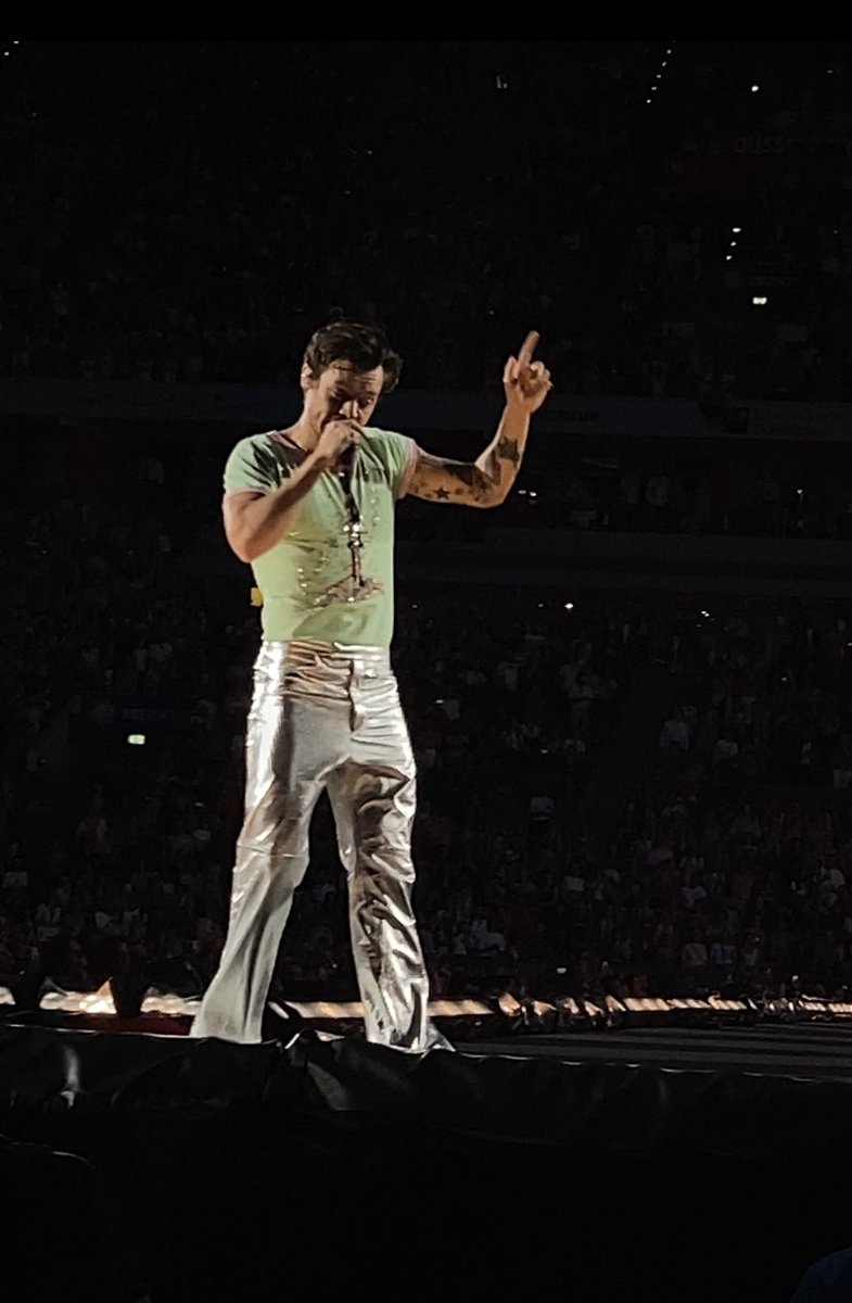 ez 🫧 on Twitter "WHAT DO YOU MEAN HE WAS RIGHT IN FRONT OF ME