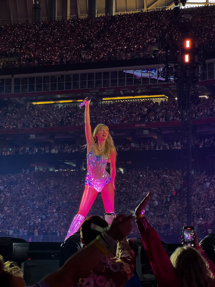 tayfortnight's tweet photo. 🕯️I will get those tickets to see Taylor at the eras tour in Europe🕯️ https://t.co/iXfiI08N4Y