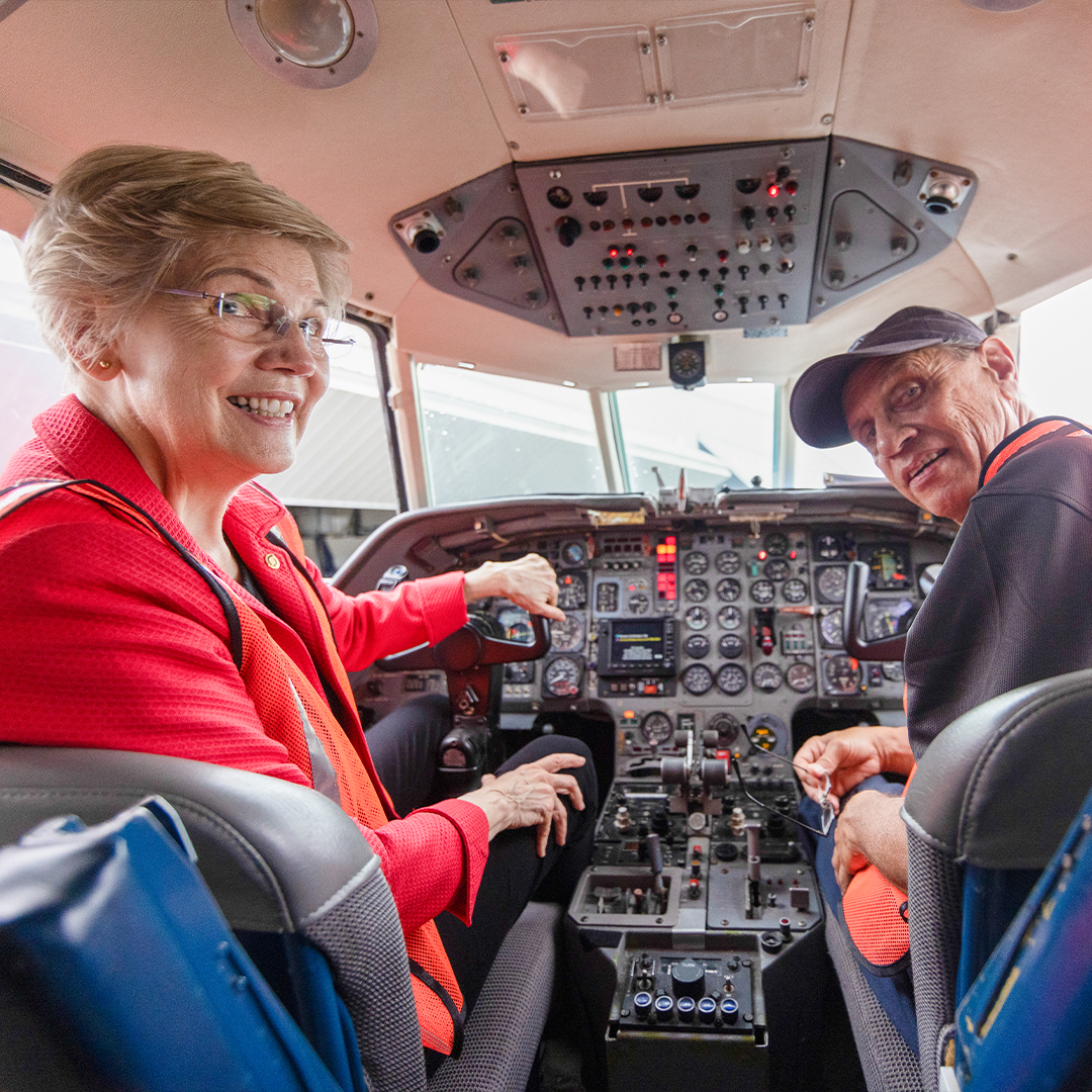 CapeCodComCol's tweet image. 🙌🛩️ Thank you, Senator @ewarren, for visiting our Aviation Maintenance Technology (AMT) program! Your support means the world to us.