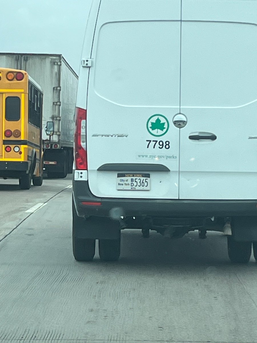 @NYCParks I watched someone riding in this vehicle of yours shamelessly toss an empty soda bottle out of the passenger side window on the ramp from the LIE to the BQE.  @nycgov #dontlitter