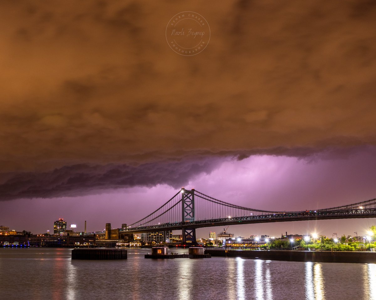 Philly put on a show last night as it got hit by one storm after and another.

@GirlsWhoChase @StormHour @ThePhotoHour @nynjpaweather @NBCPhiladelphia @News12Weather #Philadelphia #Philly #njwx #pawx #Wx