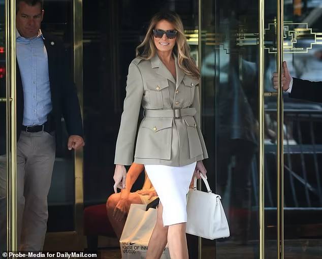#Melania #Trump looking so chic!

Feels like 2015 all over again, doesn't it?

👉 @DailyNoahNews