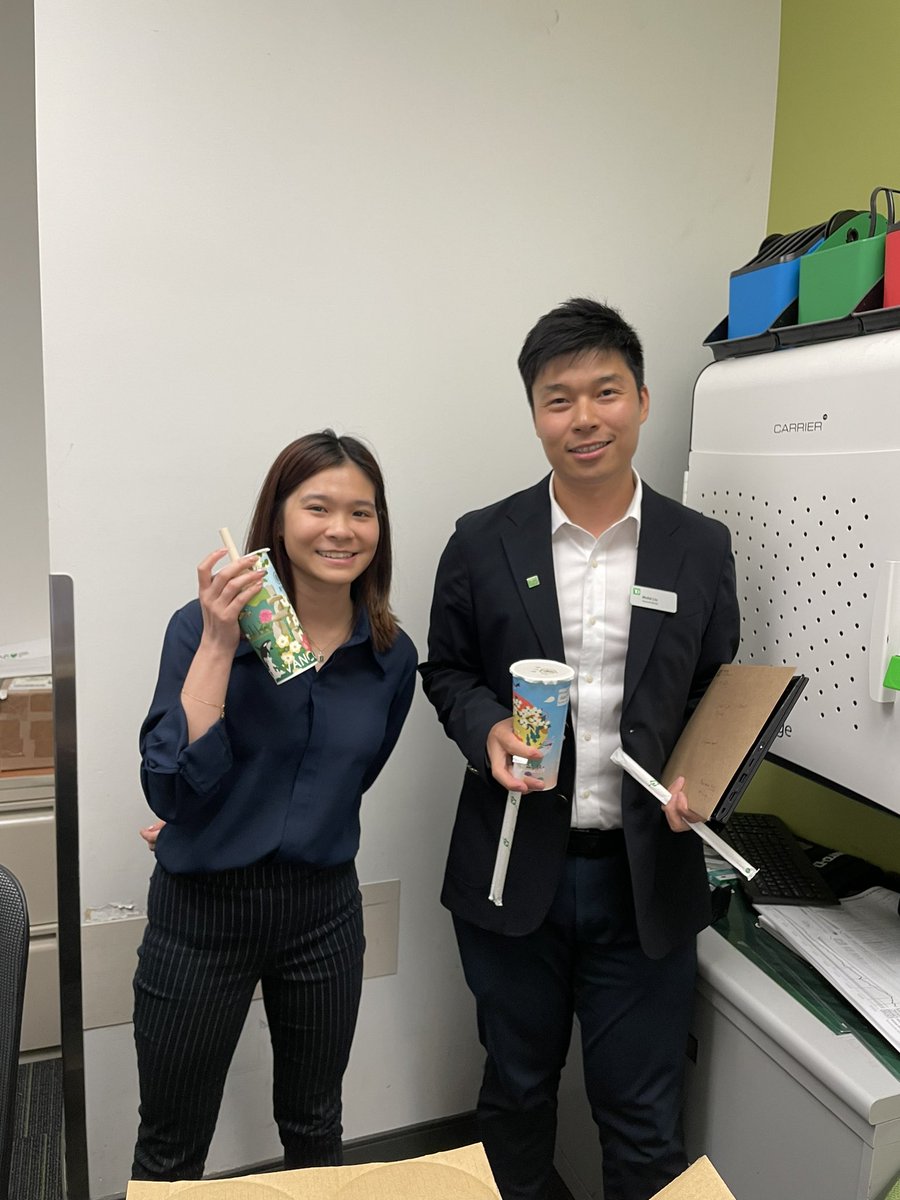#IceCreamSocial Oakridge style🧋 Thank you team for all you do! Cheers to the summer! #Q3ColleagueConnectionDay <a href="/WesHo_TD/">Wesley Ho</a> <a href="/AmynJessa_TD/">Amyn Jessa</a> <a href="/juliearmour_td/">Julie Armour</a>