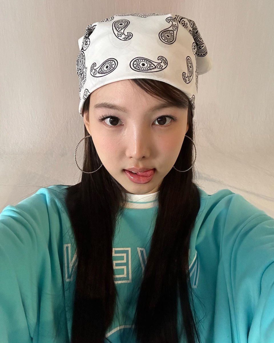 chicana nayeon 😇