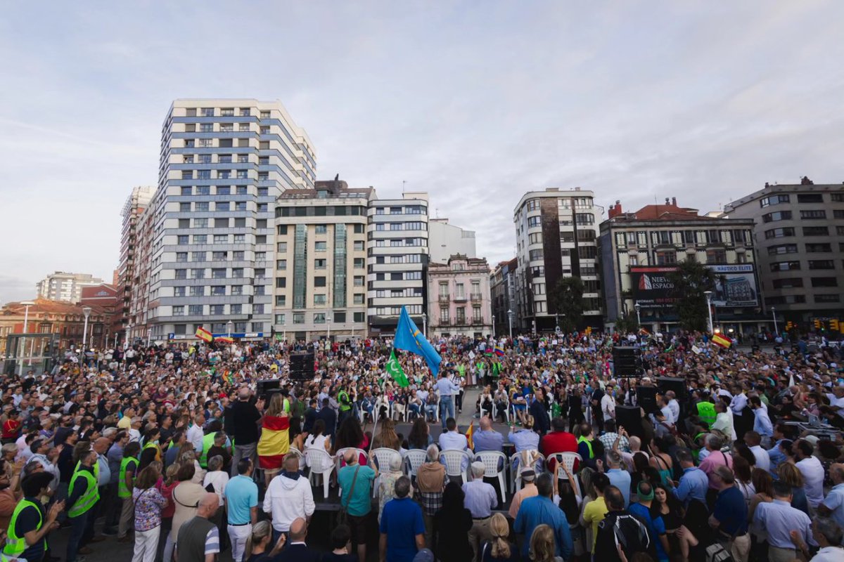 ¡¡¡Esto es GIJÓN!!!

 Los medios nos silencian pero la gente  ya no les cree. Para muestra Gijón.
#DecideLoQueImporta
