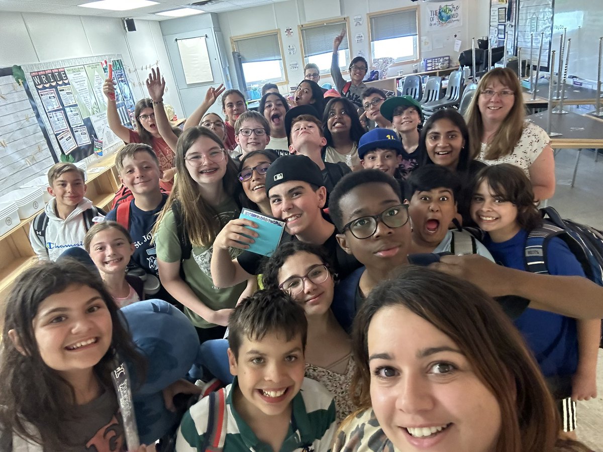 MrsAPereira's tweet photo. That’s a wrap on another year @StJohnBoscoYEG. These grade 6 students are off to Junior High. I know they will do great things! Have a great summer! https://t.co/Zf5TZxkjaf