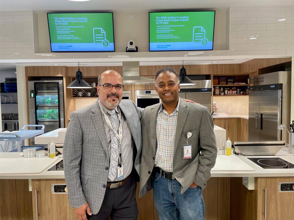 Visited the incredible Teaching Kitchen of @YaleMed and @YaleDigestive. Look at the microgreen cabinet in the background with fresh herbs! Congrats to @josephmendespa and @YNHH @ynhhealth's Digestive Health team #HealthyEating
