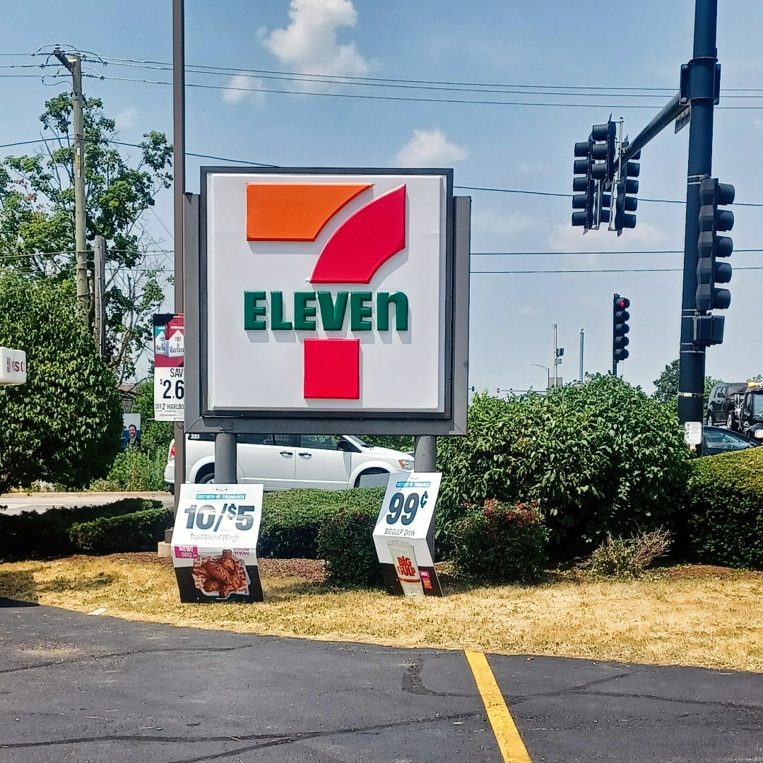 OmegaSignChicag's tweet image. Are you looking for an affordable and effective way to promote your business? Pylon signs can be an excellent option for outdoor advertising, making your business more visible and helping you stand out from the competition! #PylonSigns #OutdoorAdvertising #7Eleven